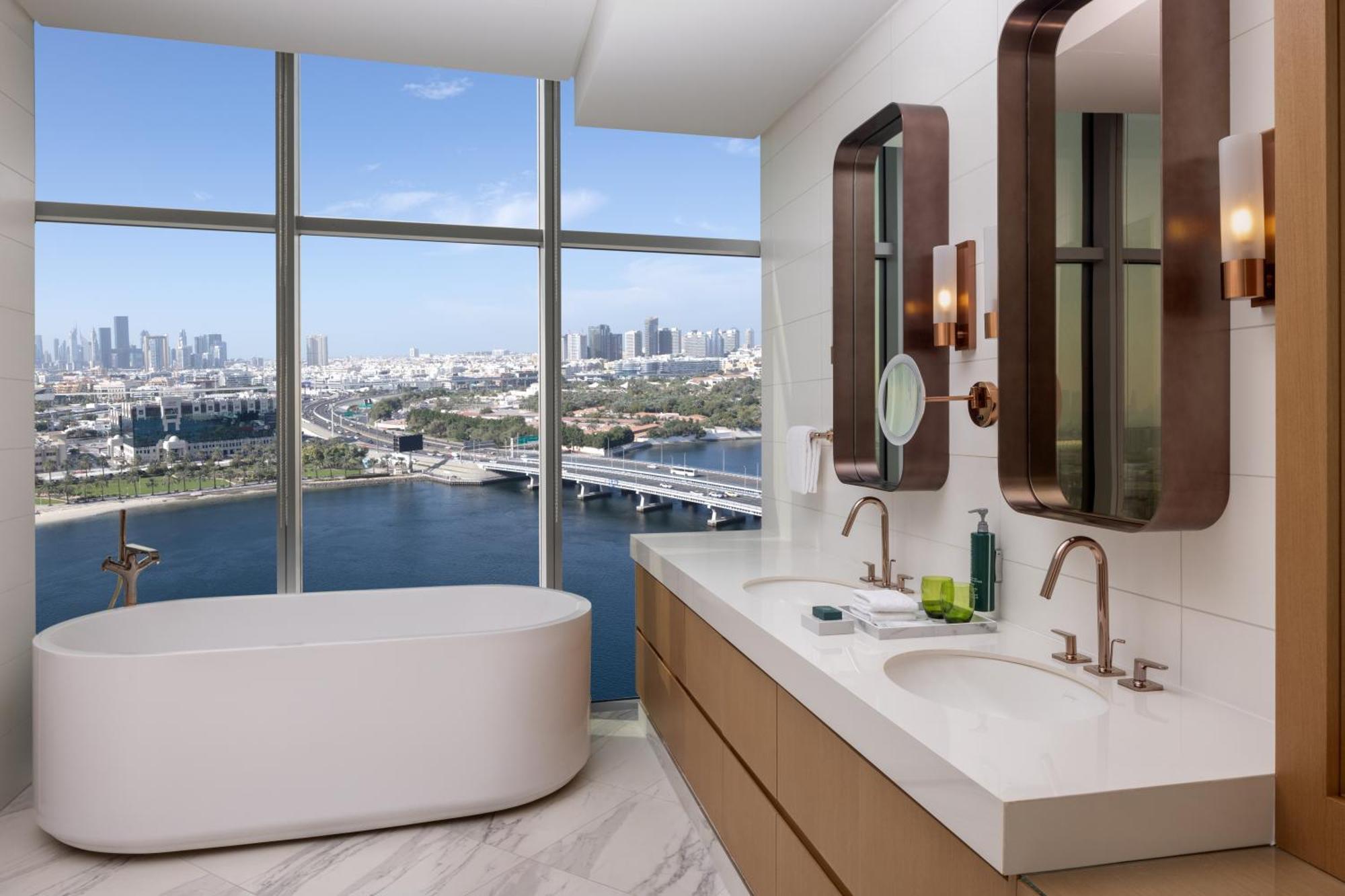 Hilton Dubai Creek Hotel & Residences エクステリア 写真