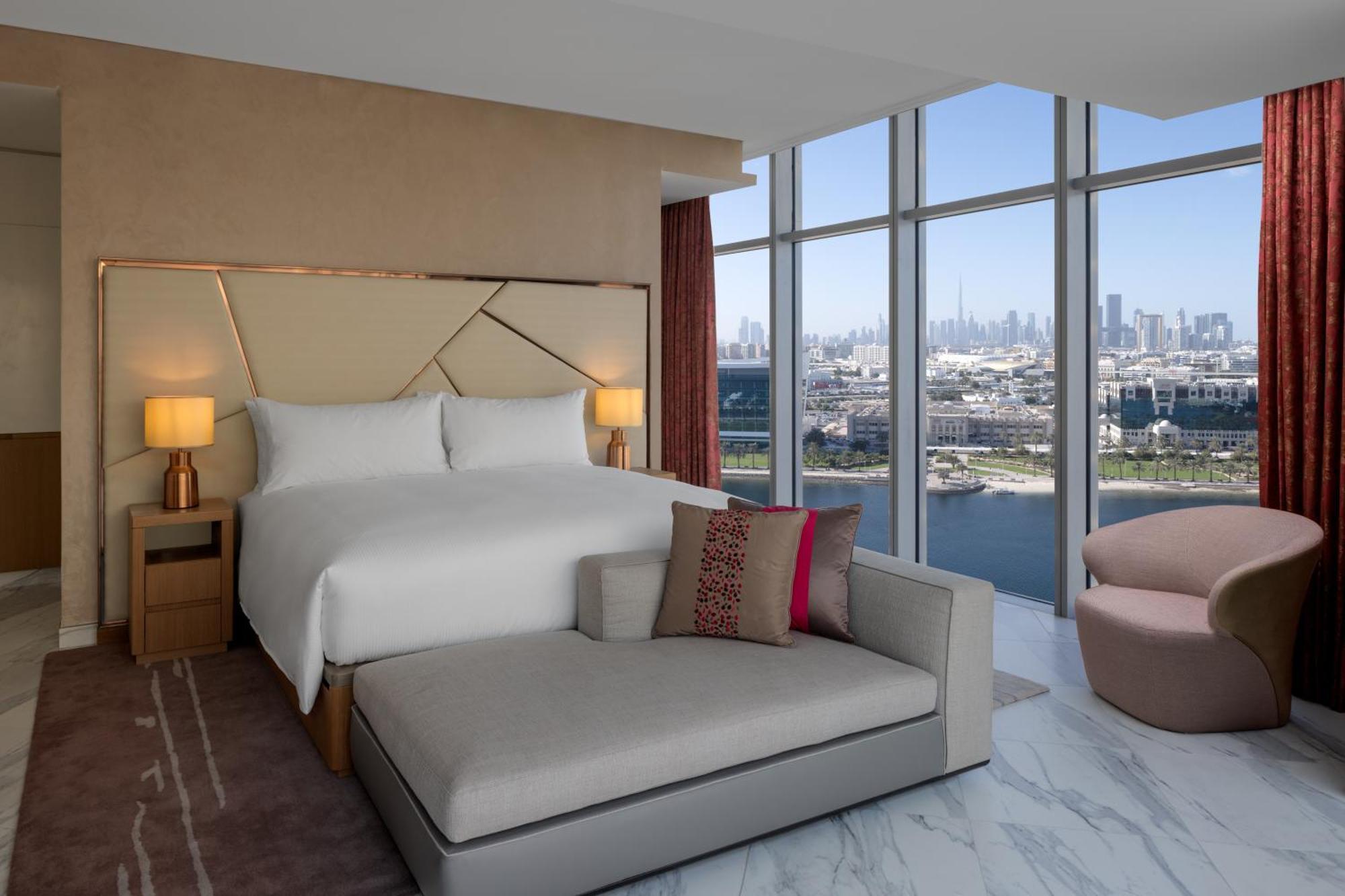 Hilton Dubai Creek Hotel & Residences エクステリア 写真